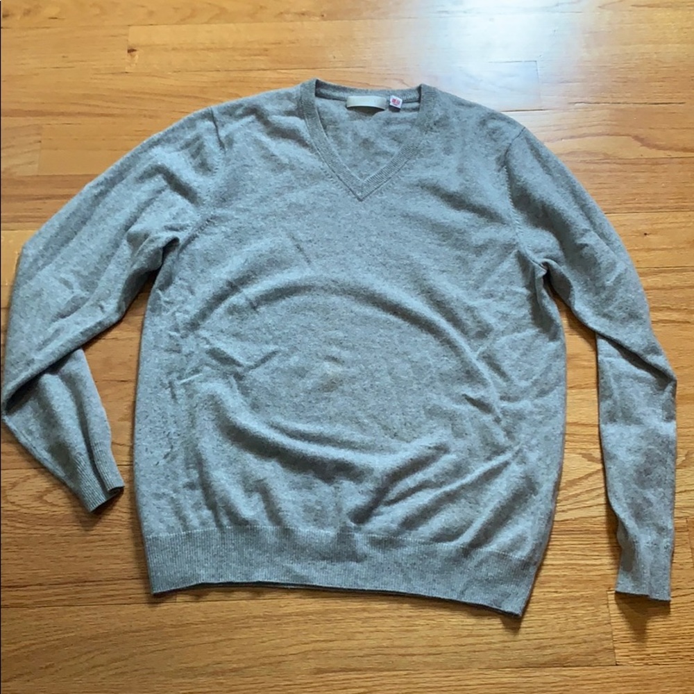 Uniqlo cashmere vneck sweater - gray - large